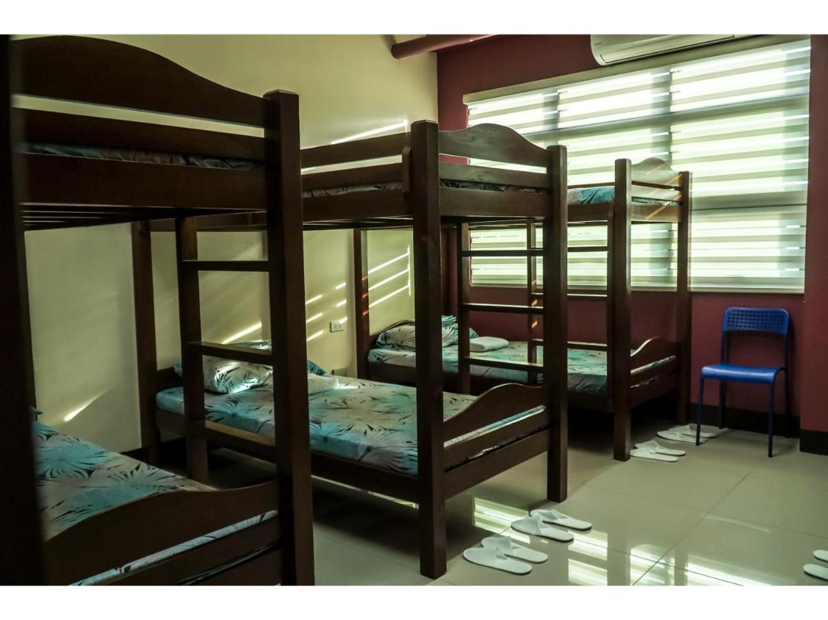 M28 Hotel And Apartments Quezon City Zewnętrze zdjęcie