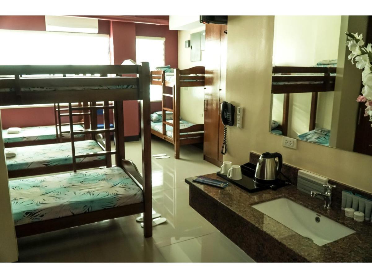 M28 Hotel And Apartments Quezon City Zewnętrze zdjęcie