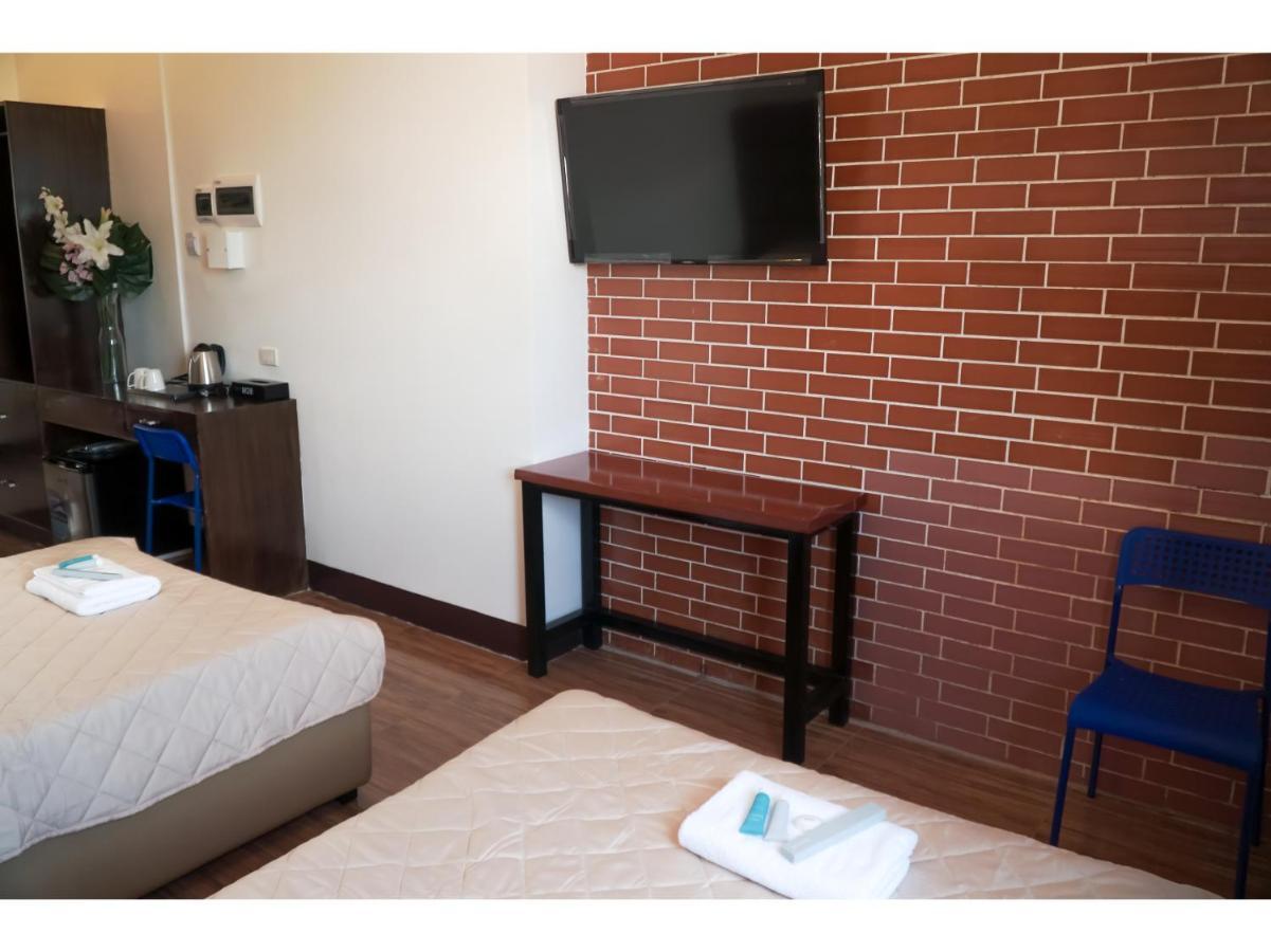 M28 Hotel And Apartments Quezon City Zewnętrze zdjęcie